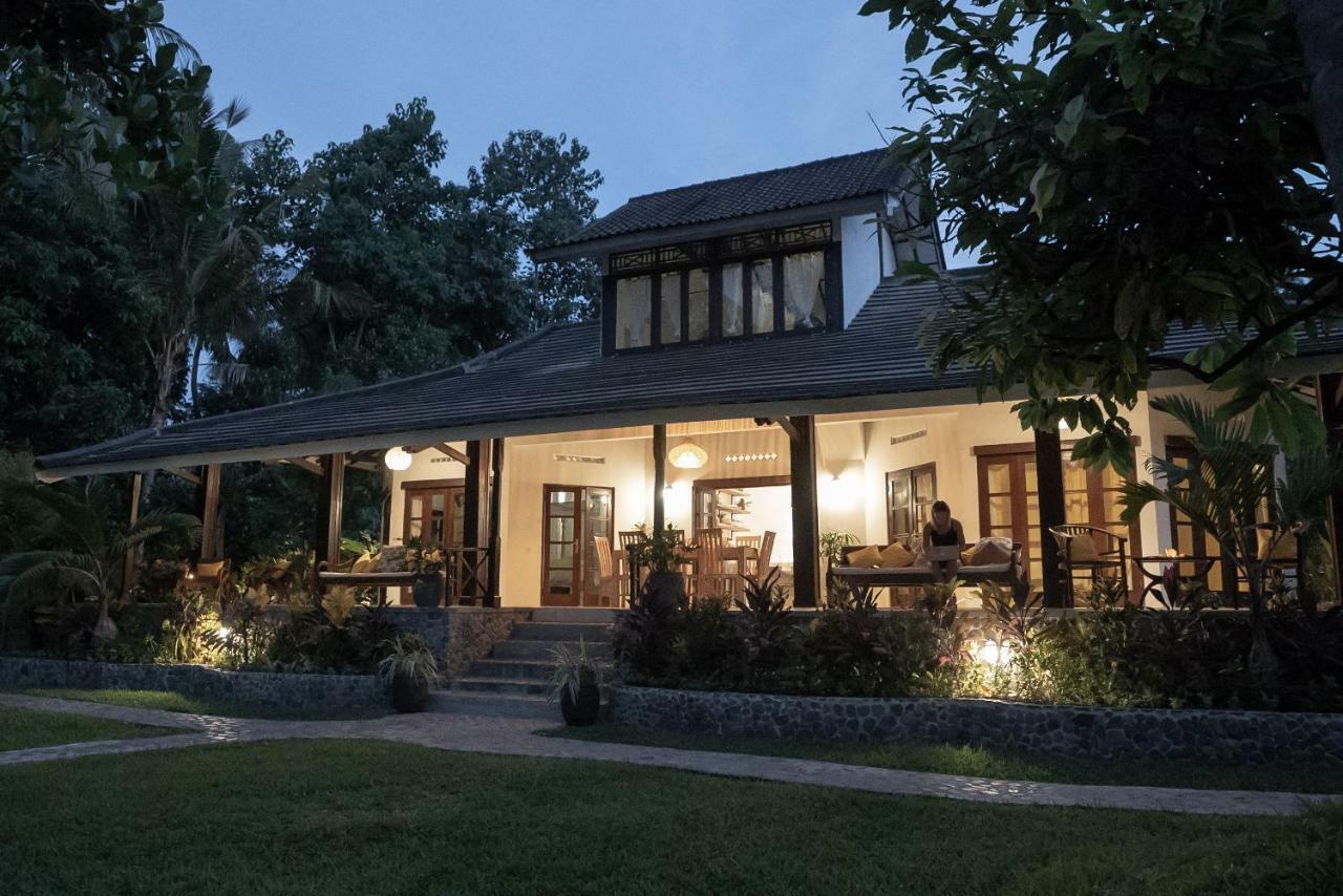 Bondalem Bliss - Luxury Beachfront Villa Tejakula Exterior foto